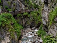 Am Beginn der kurzen Schwarzbach Klamm bei Luttach